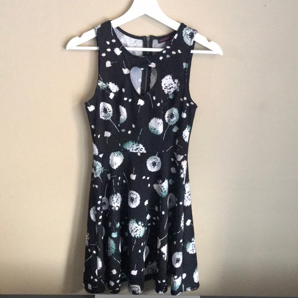 Material Girl Heart Neck Cut Out Floral Print Casual Dress - Picture 3 of 9